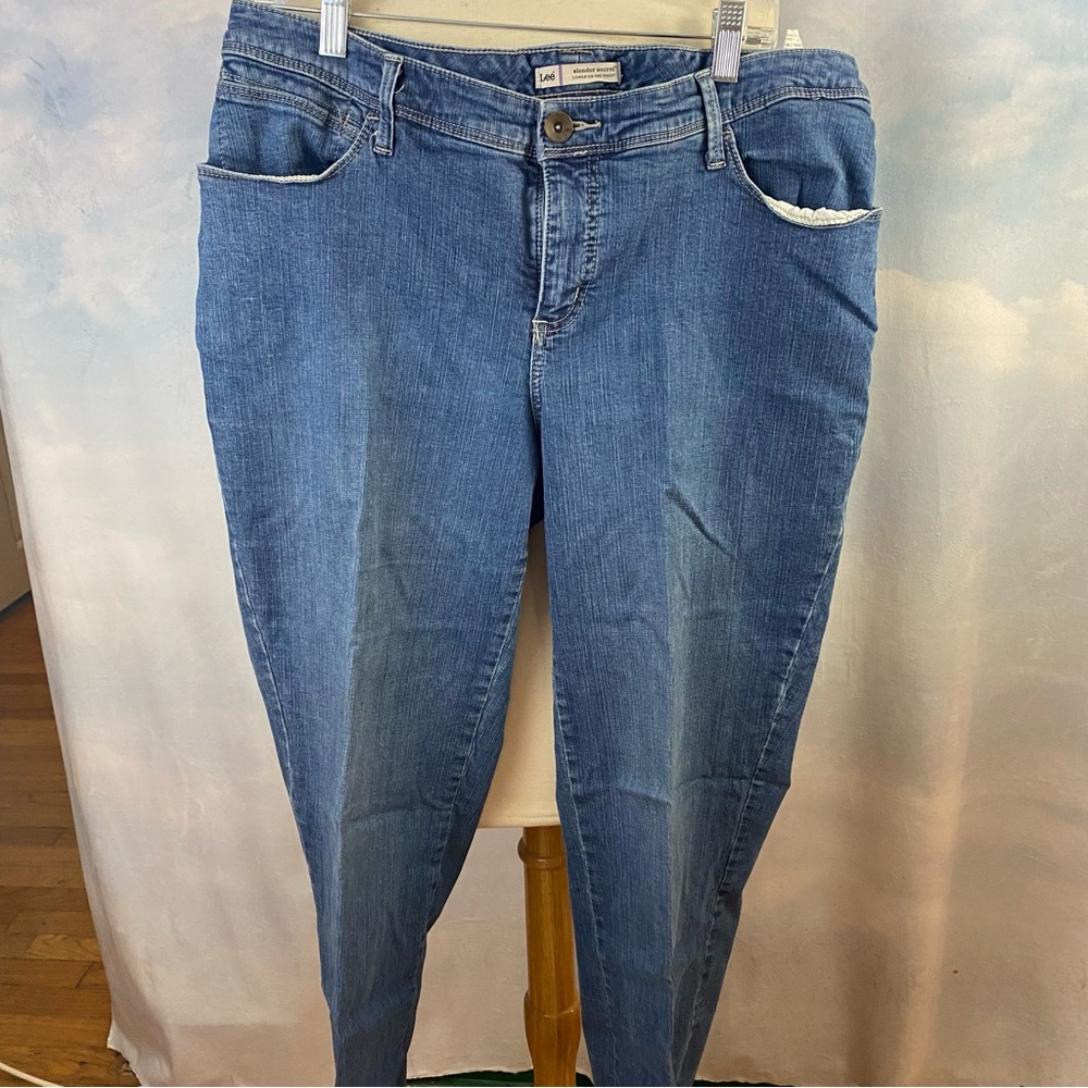 Lee Women's Classic Blue Ankle Jeans Size 16W